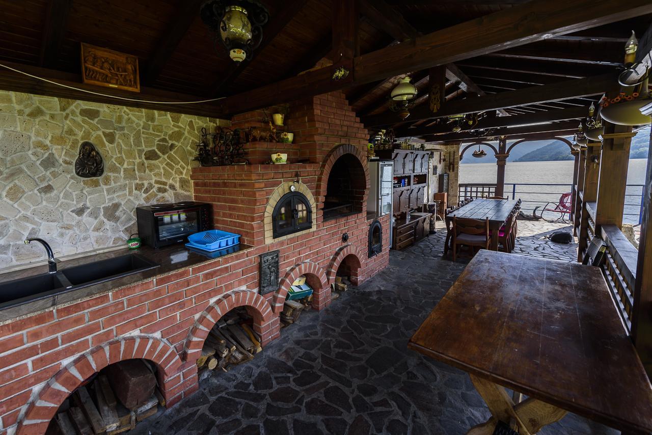 Отель Casa Andrei Оршова Экстерьер фото